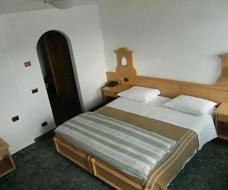 Hotel Maria Flora 3*