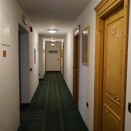 Maria Flora Hotel 3*