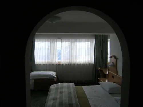 Maria Flora 3* קאנזיי