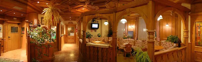 Отель Maria Flora 3*