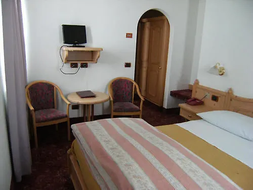 Maria Flora 3* קאנזיי