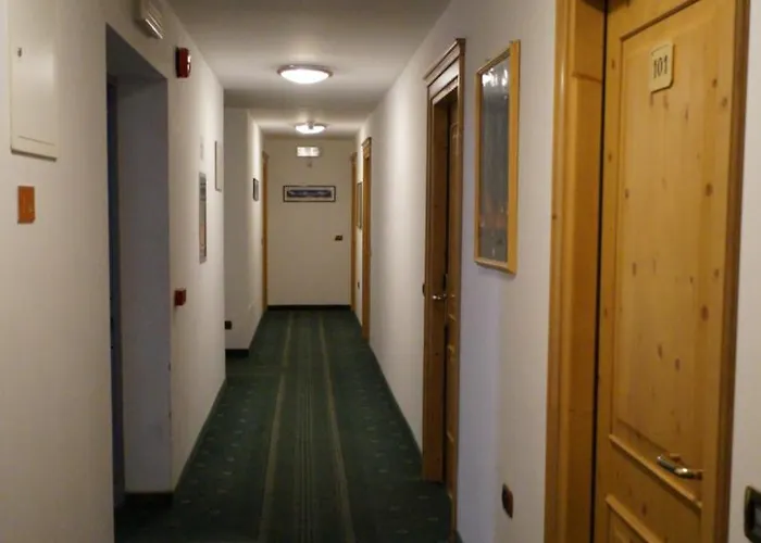 Maria Flora Отель 3*