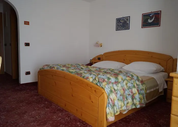 Maria Flora Канацеи