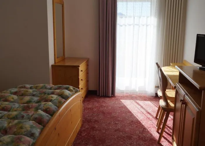 מלון Maria Flora 3*